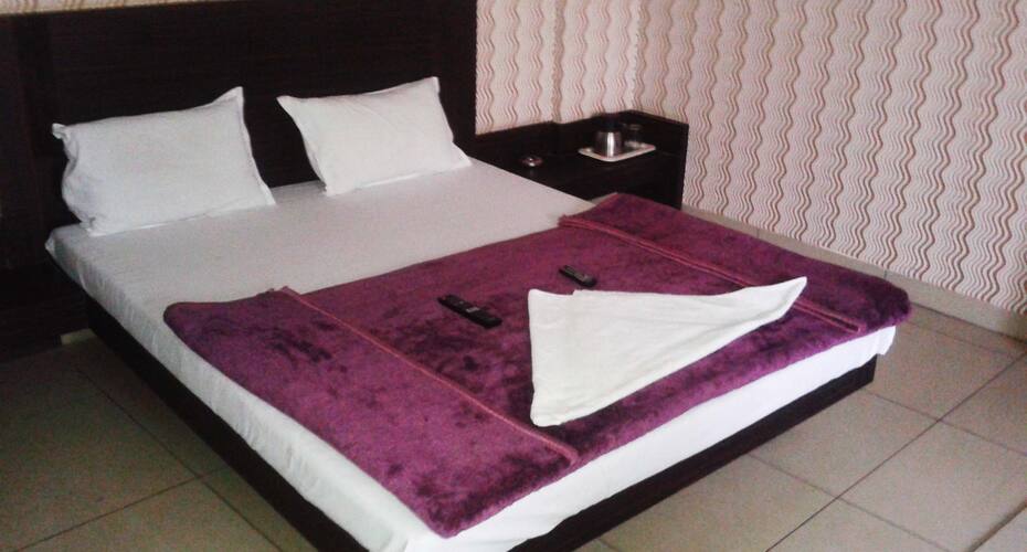 Hotel OM Plaza, Bhopal 3